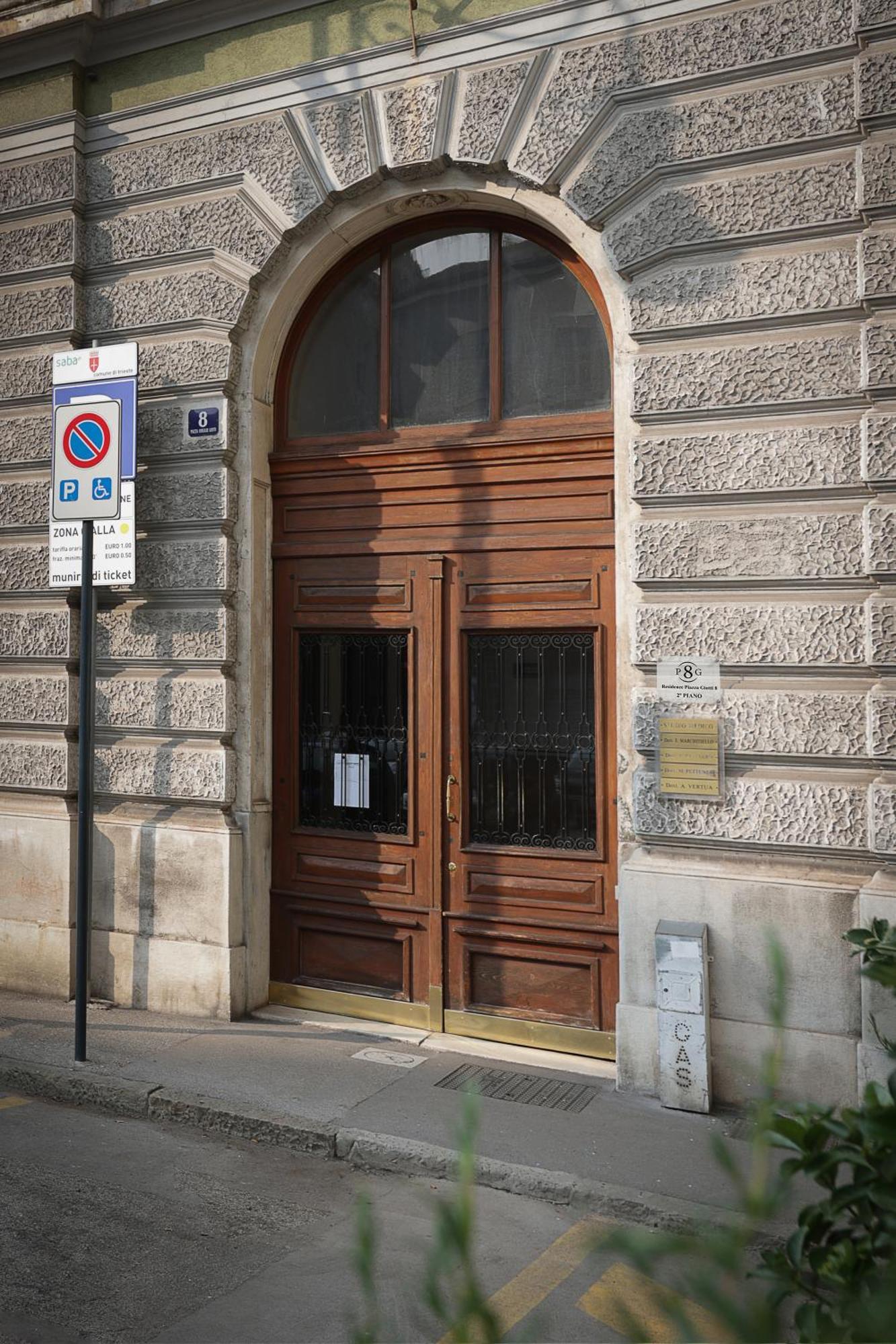 Residence Piazza Giotti 8 Trieste Bagian luar foto